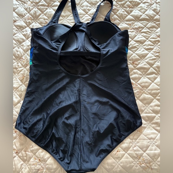 Roots Black and Blue One-Piece Swimsuit Sporty Design Size 18 - Picture 3 of 4